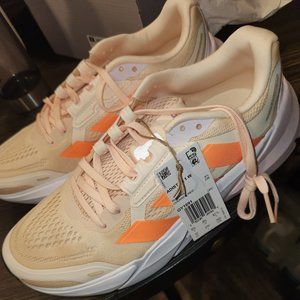 WOMEN'S SIZE 10 ADISTAR 1 W